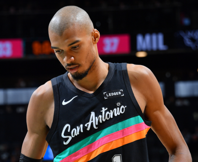 升西部第二!文班22+10受伤惊魂 马刺最多领先39分大胜雄鹿