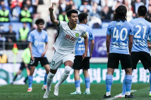 1746437136269052680.jpg 【中超】王子铭法比奥头球张玉宁失点 英博0比2国安