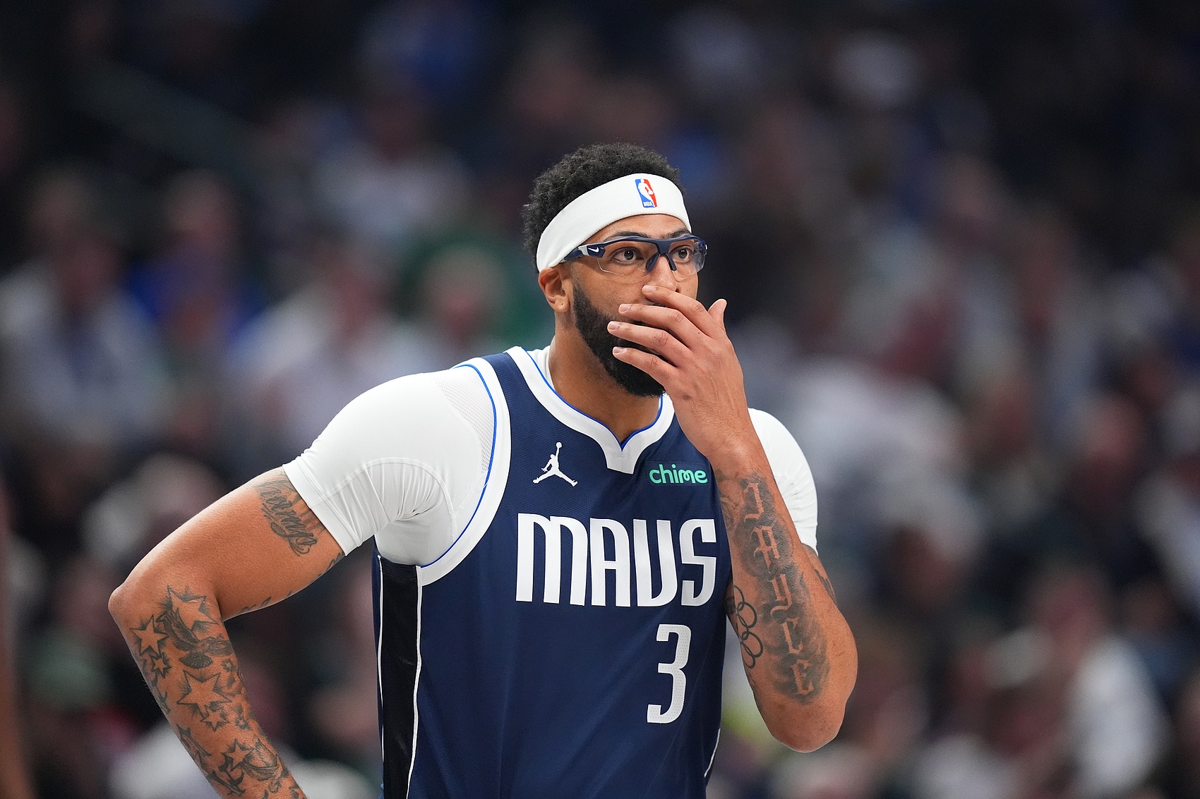 聚合-肯尼:如果浓眉穿西装次数比穿球衣多 那奇才这笔交易就不划算