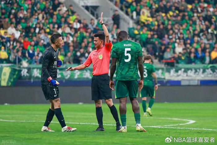 搜狐体育权威社区-海港后防大换血,超级杯雨战国安,谁将笑傲南京?|上海海港|北京国安|卫冕冠军|穆斯卡特|贺惯_新浪体育_新浪新闻