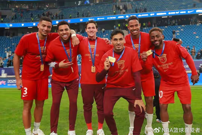 搜狐体育权威社区-海港后防大换血,超级杯雨战国安,谁将笑傲南京?|上海海港|北京国安|卫冕冠军|穆斯卡特|贺惯_新浪体育_新浪新闻