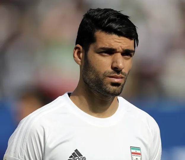 篮球-战火遮蔽真相,塔雷米的“抉择”让无数网友破防,也让无数网友唏嘘_新浪新闻