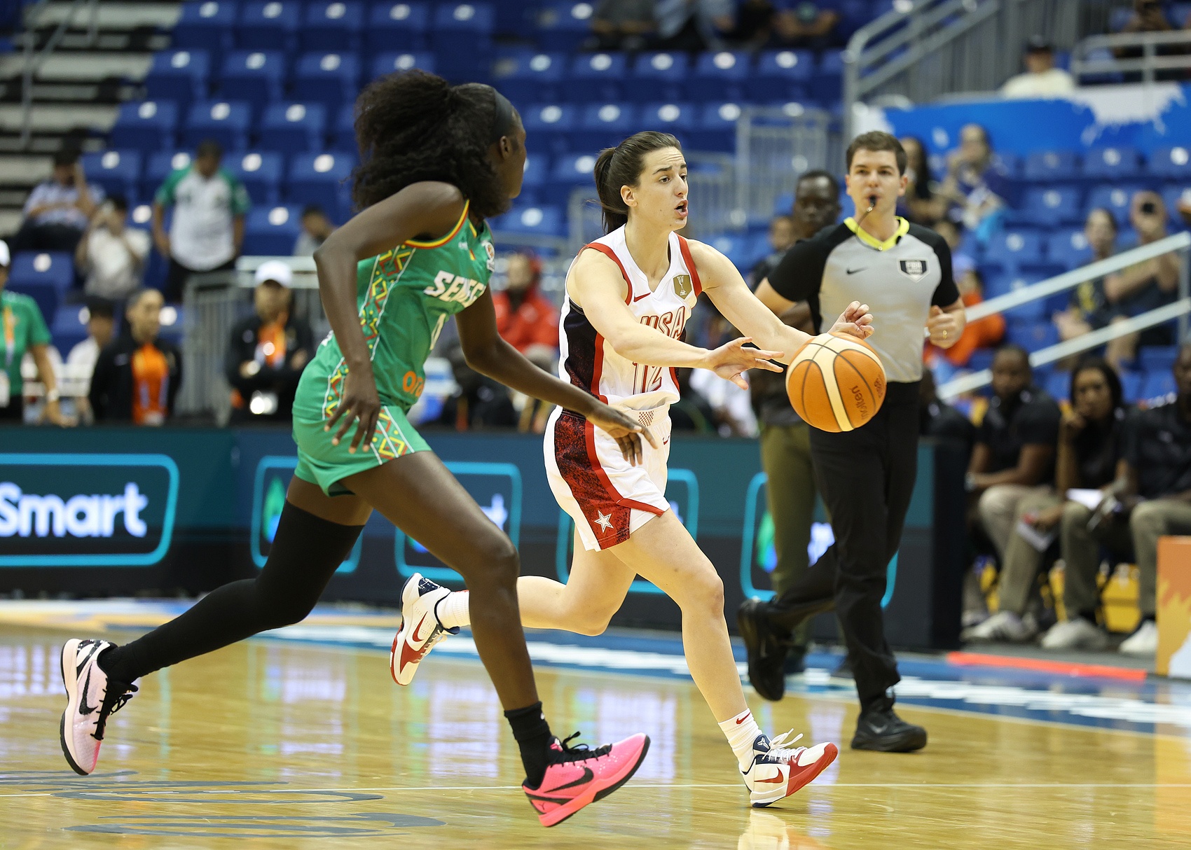 搜狐体育权威社区-克拉克美国女篮首秀替补砍17分12助 一数据仅次于王思雨排历史第2