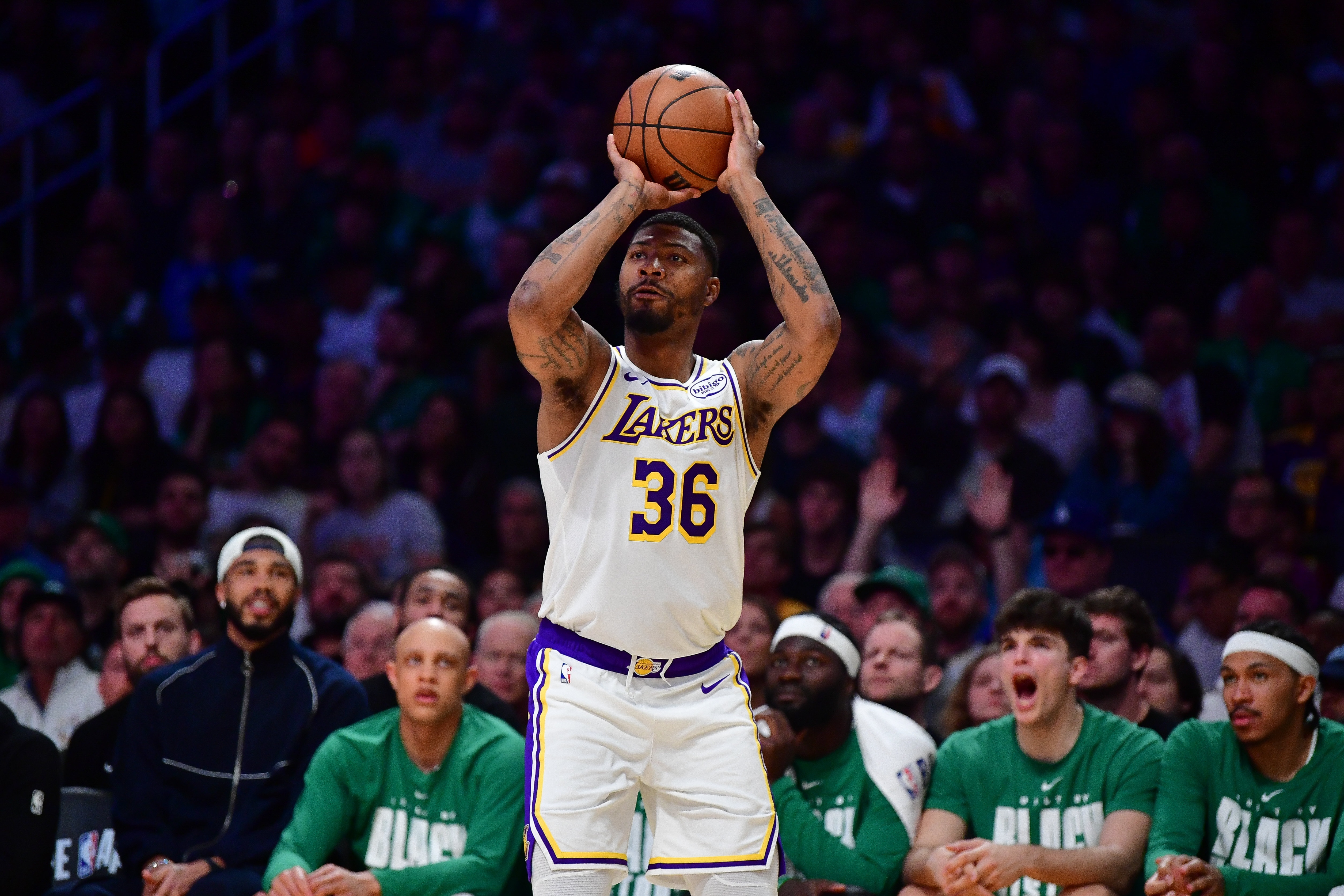 聚合-你就说香不香！斯玛特赛季正负值湖人最高 三分不稳仍是防守灵魂