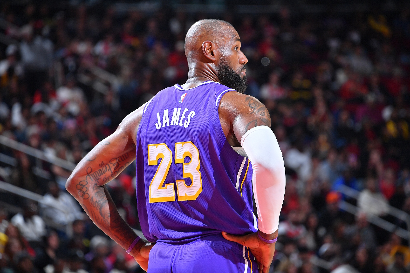 sohu搜狐首页-未来成谜!詹姆斯还会继续征战NBA吗?他会接受多大幅度的降薪?