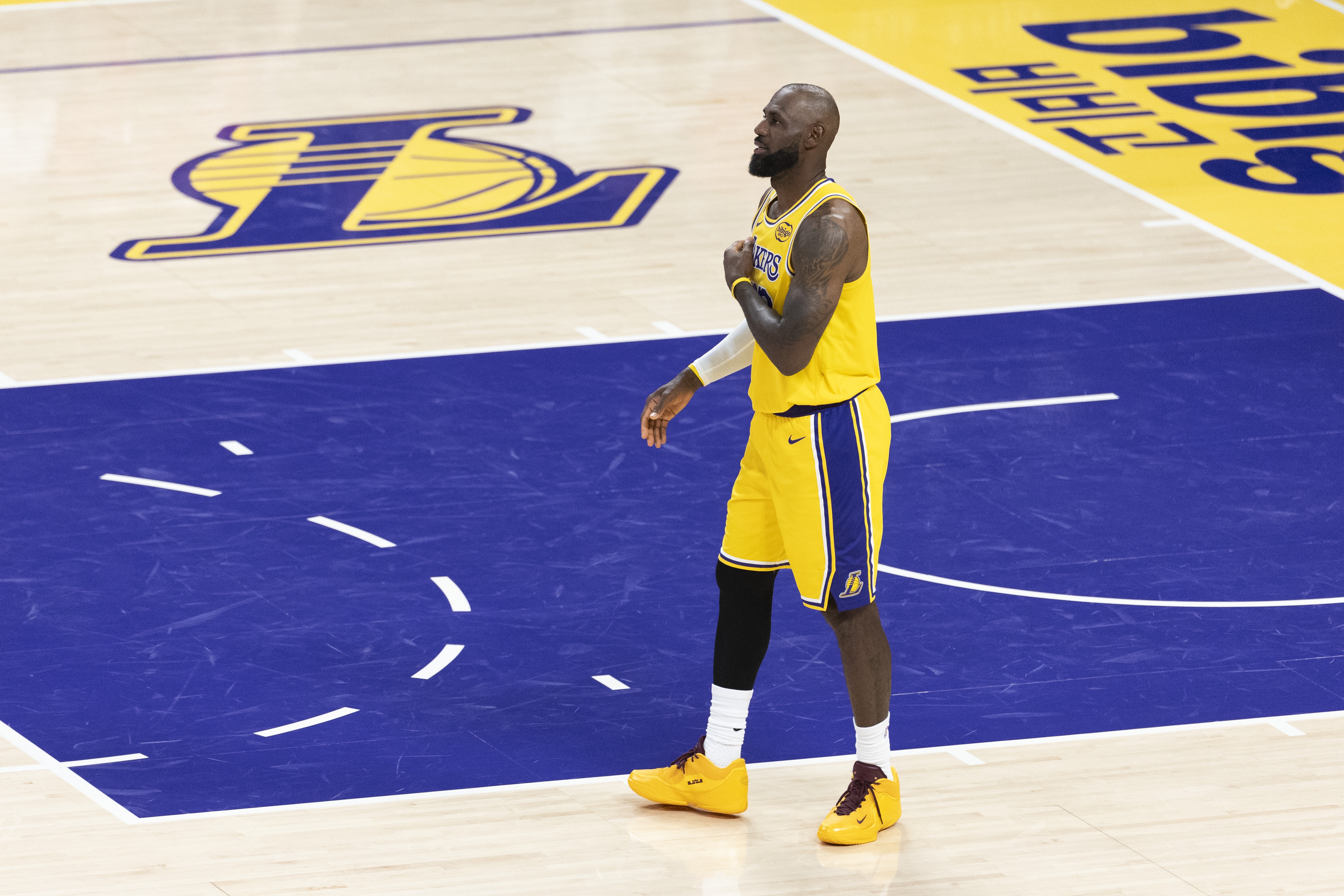 sohu搜狐首页-未来成谜!詹姆斯还会继续征战NBA吗?他会接受多大幅度的降薪?