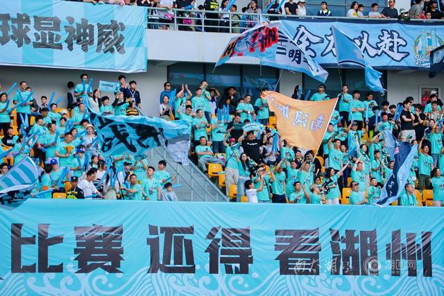 篮球-21635人的心跳，与湖州队同频——“吴越杯”湖州主场首战侧记|杭州|浙江省城市足球联赛|球迷|看台|折页_新浪体育_新浪新闻