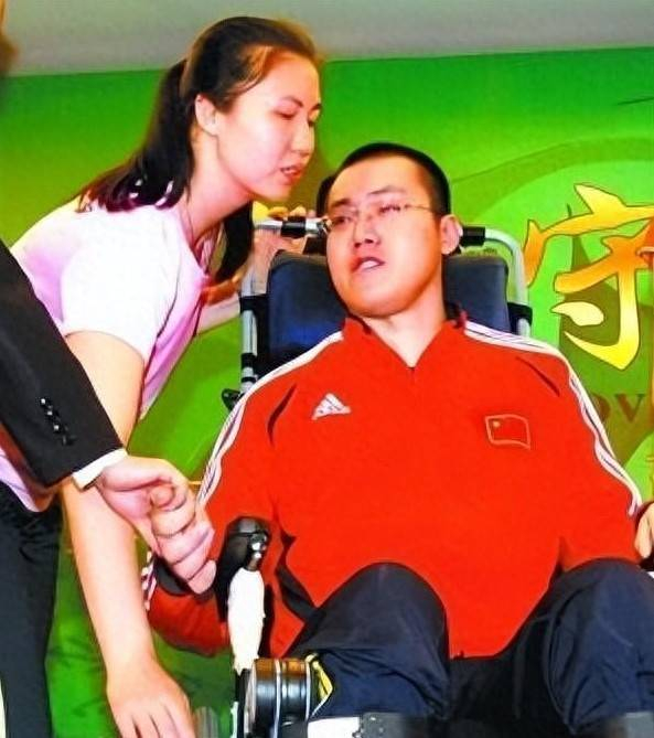 搜狐体育权威社区-瘫痪19年汤淼近况：母亲妻子早已改嫁，女儿已9岁，郎平多次探望|排球|周苏红|中国男排|离婚|轮椅_新浪新闻