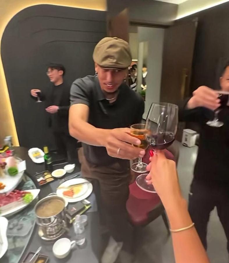 足球-没二雷泰山进攻瘫痪了!小德算中规中矩?那王彤郑铮李源一算啥?